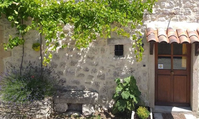 Salles-sous-Bois House | Character house with garden
