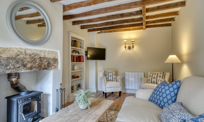 Nether Westcote Cottage | Characterful and stylish dog friendly holiday cottage - Old Post Office Cottage