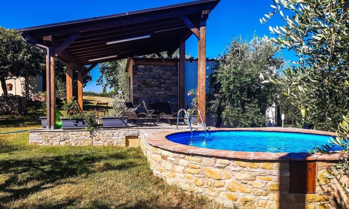 Foiano della Chiana Apartment | Characteristic small stone house ideal for couples for a romantic holiday. Air conditioning, Wi-Fi a