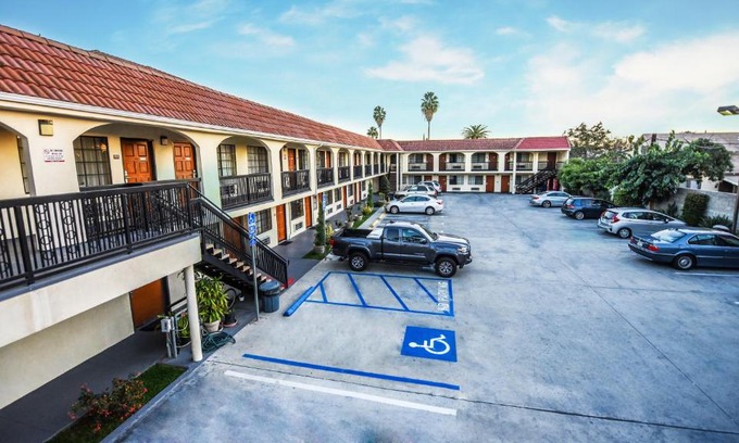 Glendale Hotel | Chariot Inn Glendale - Pasadena