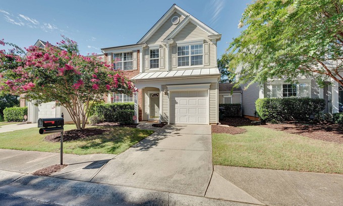 Charlotte House | Charlotte Townhome w/Deck: 18 Mi to Downtown!