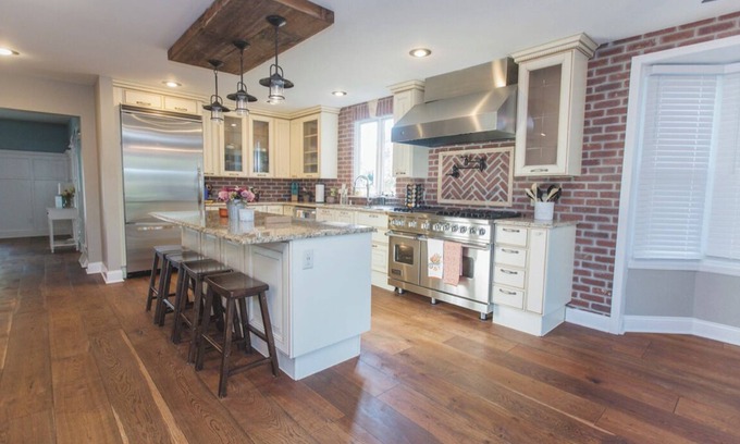 Lake Geneva House | Charm& Chic in DT Lake Geneva Flexible Home Rental