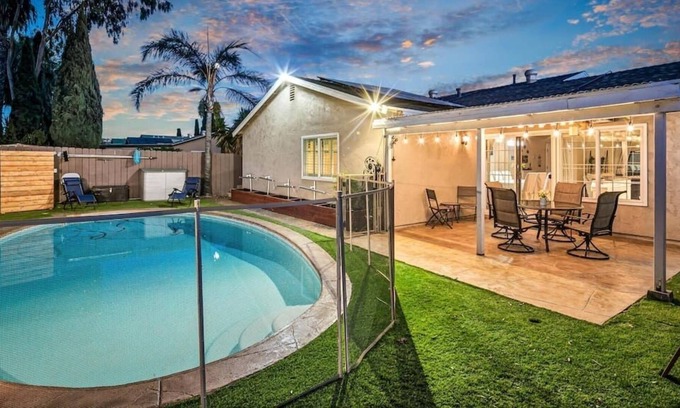 Mira Mesa House | Charm of Mira Mesa! Pool & private access to park!