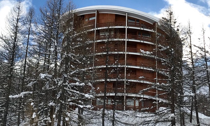 Cervinia Apartment | Charmant and romantic apartment just steps from the ski slopes, free Wi-Fi.