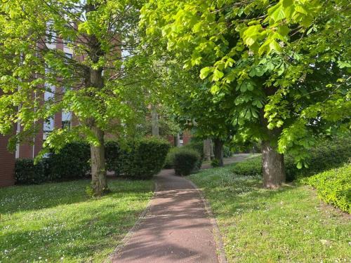 Verneuil-sur-Seine Apartment | Charmant Appartement Spacieux proche Gare