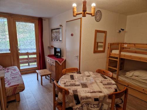 Montalbert Apartment | Charmant appart rénové 28m², skis aux pieds - FR-1-755-4