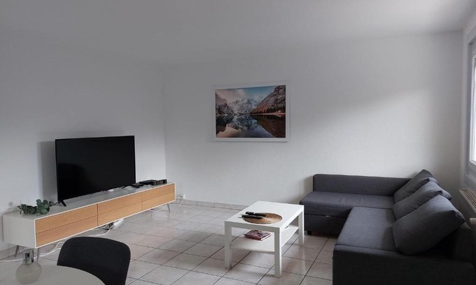 Divonne-les-Bains Apartment | Charmant appartement au rez de jardin d'une maison