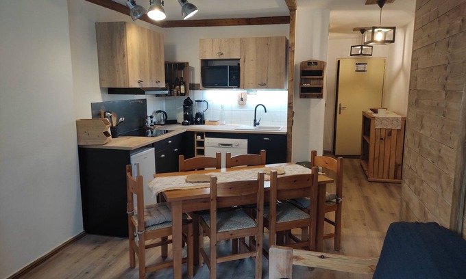 Valfrejus Apartment | Charmant Appartement Avec Casier à ski Bord de Piste Chalet Thabor