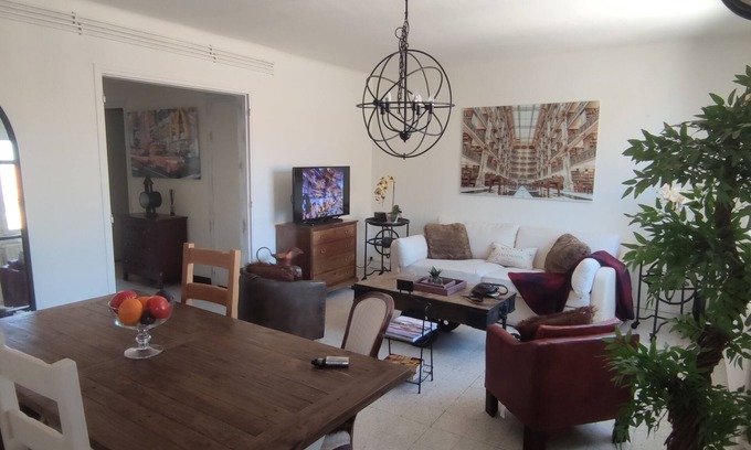 Centre Historique Apartment | Charmant Appartement Spacieux, au Cœur de Ville, vue sur Cathédrale