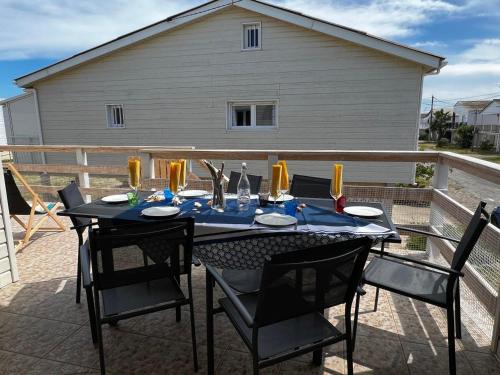 Gruissan Plage Ski Chalet | Charmant Chalet Rangée 9 avec Wifi, Climatisation et Terrasse - 250m de la Plage, 6 pers - FR-1-784-7