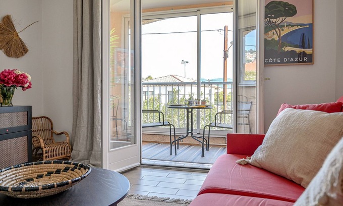 Saint-Mandrier-sur-Mer Apartment | Charmant Studio au Village au Carrefour des Plages - Location Minimum un Mois