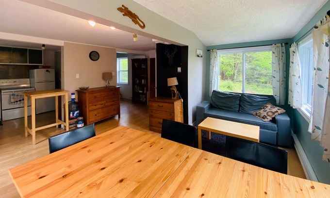 Saint-Sauveur Ski Chalet | Charmant petit chalet dans la forêt