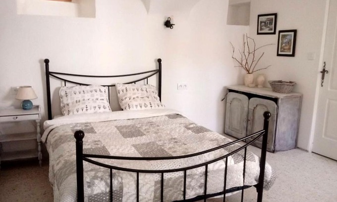 Saint-Laurent-le-Minier Apartment | Charmant Studio dans l’Ancienne Mairie