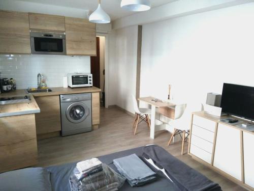 Bastia Apartment | Charmant studio climatisé à 300m du port. Refait à neuf.