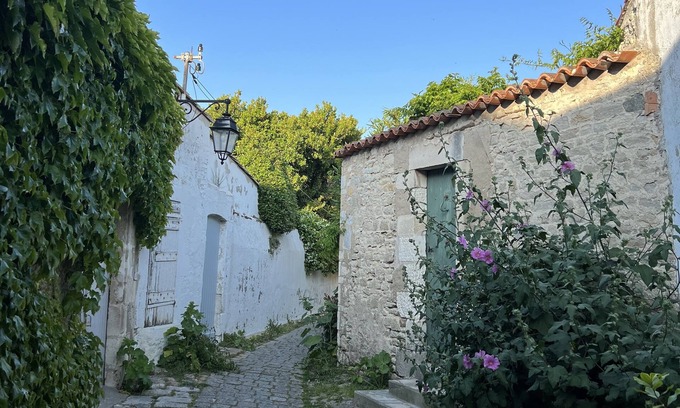 Saint-Martin-de-Re House | Charmante Maison de Village à Deux pas du Port de Saint-martin de ré