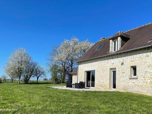 La Mesniere House | Charmante maison en pierres avec jardin, proche de Mortagne-au-Perche - FR-1-497-241