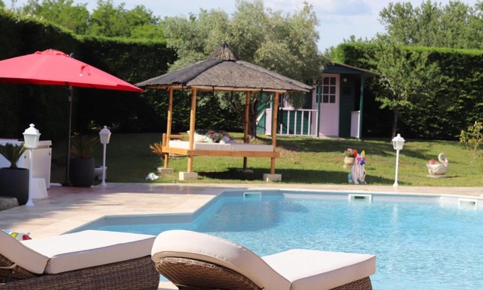 La Lande-de-Fronsac Apartment | charmante petite maison avec spa, piscine chauffé et salle de fitness