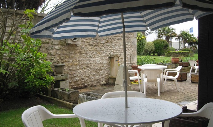Saint-Georges-de-Didonne Apartment | Charming studio for 2 people with terrace 100 meters from the sea and the beach