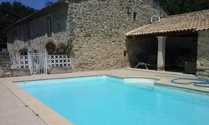 Chantemerle-les-Grignan Bed & Breakfast | Charming guest rooms at the Mas des Poètes