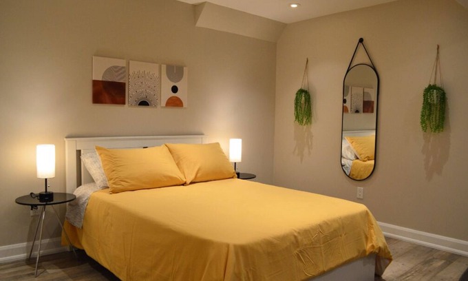 Ajax Apartment | Charming 1 BDR Studio in Ajax! Sleeps 2