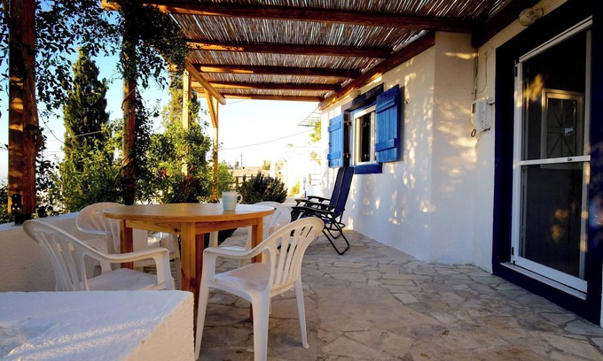 Pefki Cottage | Charming 1-bedroom cottage in the mountain-side village of Schinokapsala