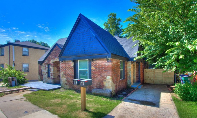 Central Oklahoma City House | Charming 1-bedroom townhome with WiFi, AC in Oklahoma City!