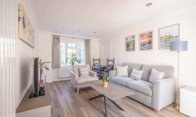 Bray on Thames House | Charming 1-Bedroom Annexe in Windsor