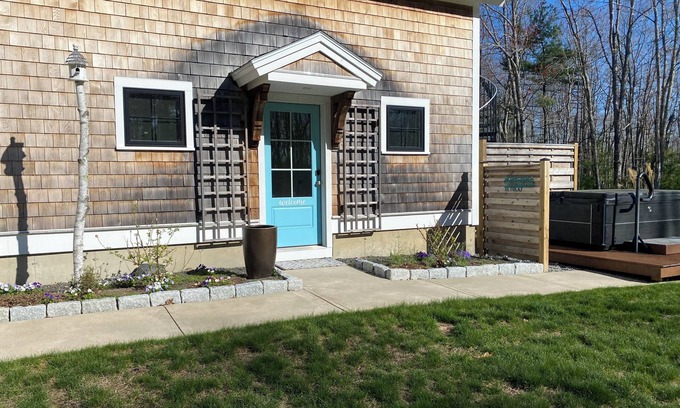 Kennebunk Apartment | Charming 1-bedroom apartment with WiFi, AC in awesome Kennebunk.