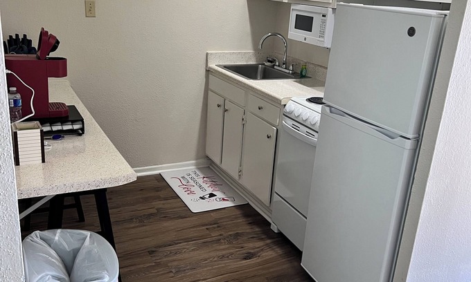 Bucktown Apartment | Charming 1-bedroom apartment with WiFi, AC in tranquil Metairie