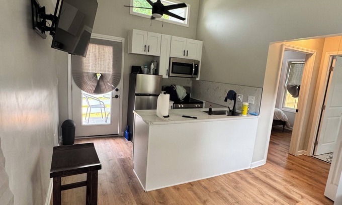 Atlanta Apartment | Charming 1-bedroom apartment in perfect Atlanta; near Tyler Perry Studios!