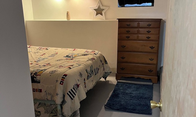 South Side Apartment | Charming 1-bedroom apartment with WiFi, AC in wonderful Waltham