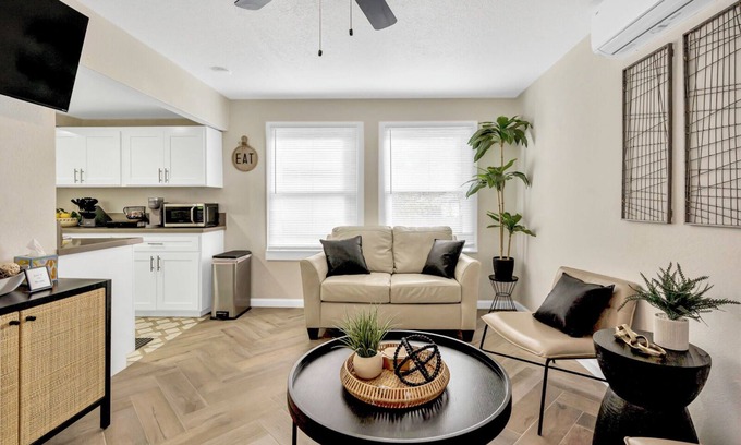 Raisin Apartment | Charming 1-bedroom apartment in Tower district