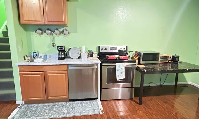Southridge House | Charming 1-bedroom basement, 962 sq ft with WiFi, AC in delightful Littleton