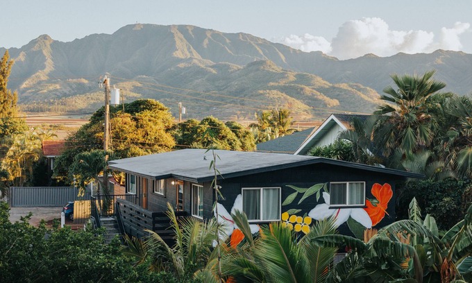 Mokuleia Apartment | Charming 1-bedroom Beach Retreat with Sauna