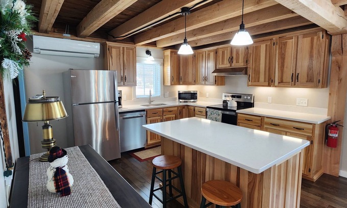 Contoocook Cottage | Charming 1-bedroom cottage in the heart of Contoocook Village