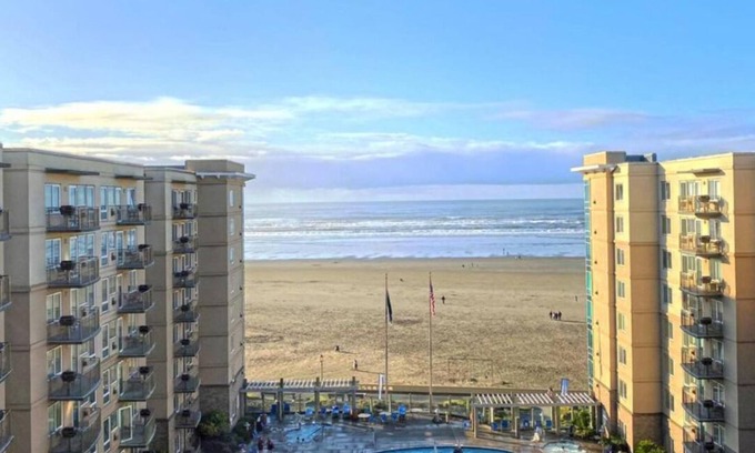 Seaside Condo | Charming 1-bedroom condo in amazing Seaside with fitness room, AC