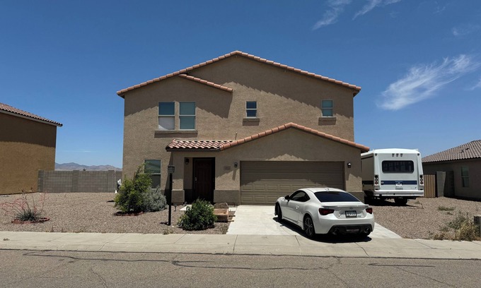 Kingman House | Charming 1-bedroom first floor room in fantastic Kingman with WiFi, AC Air #Bed