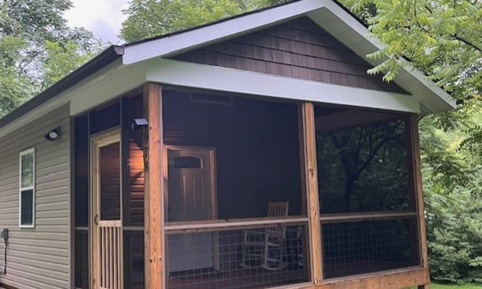 Flat Rock House | Charming 1-bedroom house with WiFi and AC in Flat Rock. Quiet and peaceful.