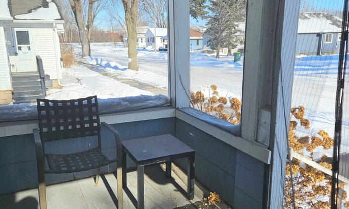 Green Bay House | Charming 1-bedroom house in Green Bay