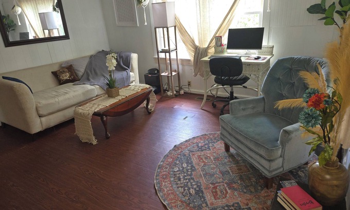 Lexington House | Charming 1-bedroom House 2 miles from Downtown Lexington - The Owlhouse