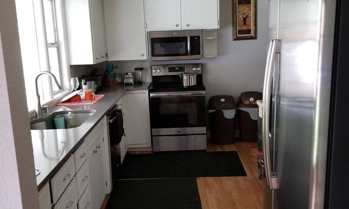 Monta Vista House | Charming 1-bedroom house in wonderful Lakewood with WiFi