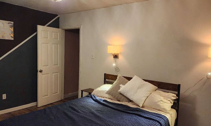 Memphis House | Charming 1-bedroom house in marvelous Memphis with AC