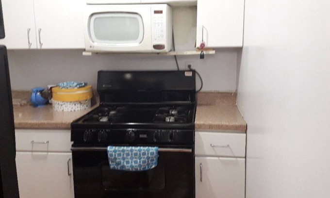 Queens House | Charming 1-bedroom house in Queens with AC