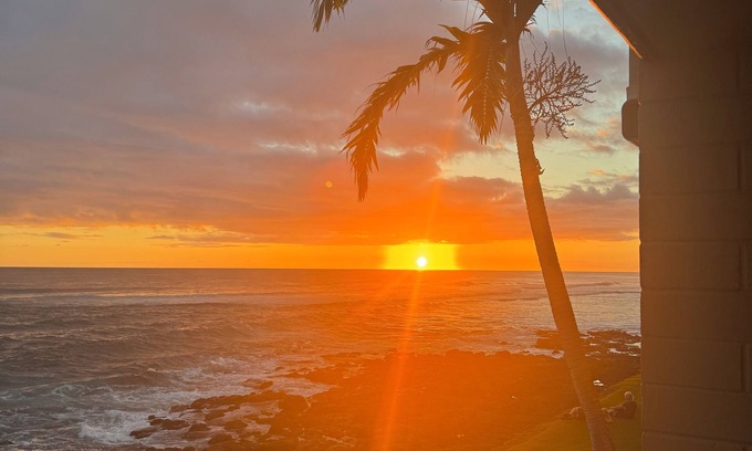 Koloa Condo | Charming 1-bedroom immediately on the shore Poipu's PK surf break, water views