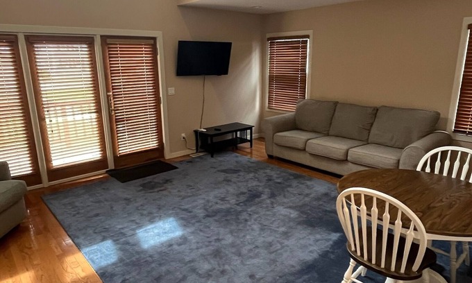 Lake Geneva House | Charming 1-bedroom house with AC, WiFi in wonderful Lake Geneva