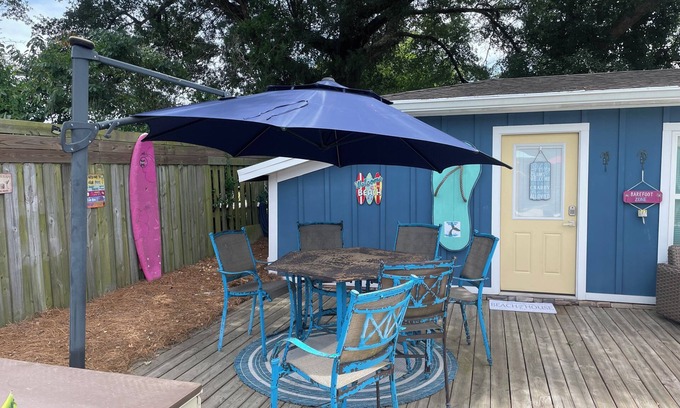 Pretty Bayou House | Charming 1-bedroom bungalow in enchanting Panama City with WiFi, AC