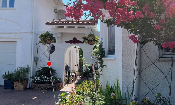 St. Leonard's Tract Apartment | Charming 1 bedroom apt in the prestigious St. Leonard’s Tract of Ventnor Beach