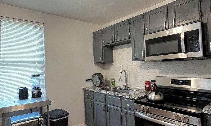 St. Louis House | Charming 1-bedroom with WiFi, AC in awesome St. Louis
