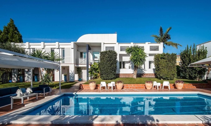 Tomares Villa | Charming 10 pers Villa with swimmingpool Sevilla