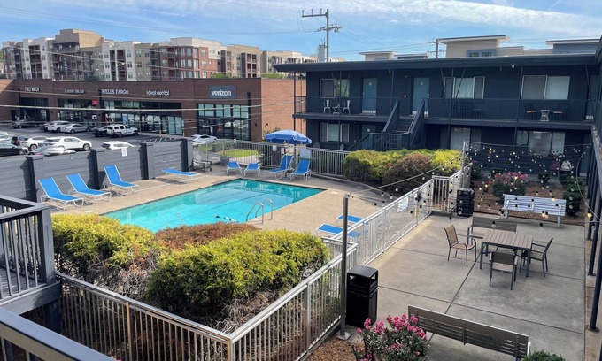 Woodland in Waverly Apartment | Charming 12 South Studio Condo w/Pool, Near Melrose, Downtown 2 mi, Free Parking